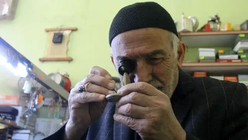 58 Yıldır Zamanı Koruyan Usta: 20 Metrekarelik Dükkanda Bir Ömür
