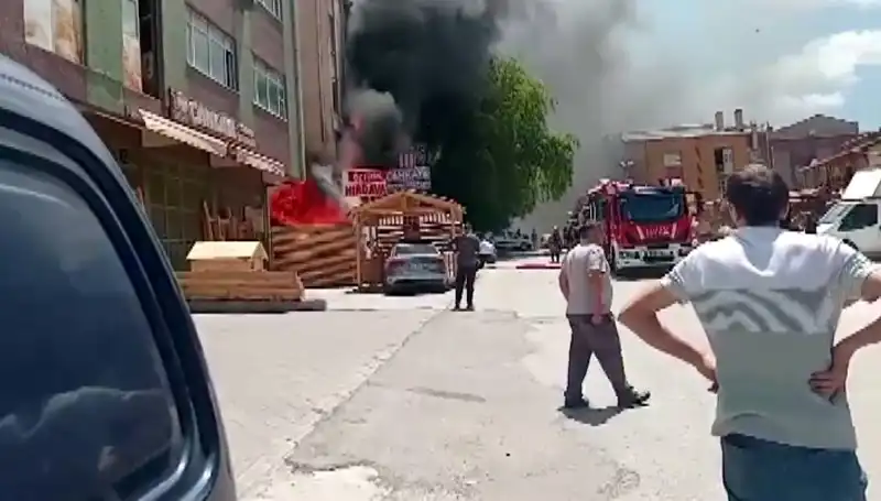 Ankara'daki Büyük Yangın: İş Yerleri Küller İçinde Kaldı