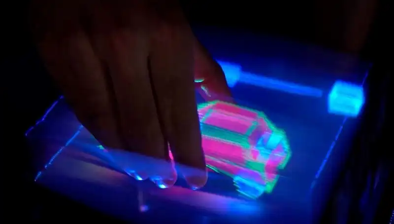 Dünyanın İlk Etkileşimli 3D Hologramı: Teknolojinin Sınırlarını Zorluyor