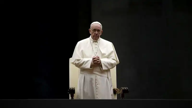 Kapıcılıktan Vatikan'a: Papalık Yolculuğunda Francis'in Tabuları Yıkan Hikayesi