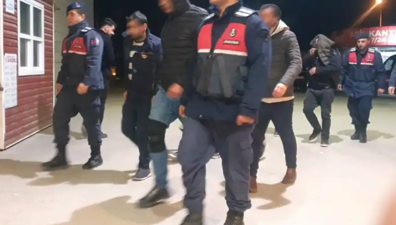 Bağ Evinde Yasadışı Uyuşturucu Partisi, Polis Baskınla Durduruldu