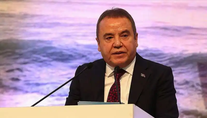 Antalya’nın Umut Dolu Lideri: Muhittin Böcek’in Hayatı ve Başarıları