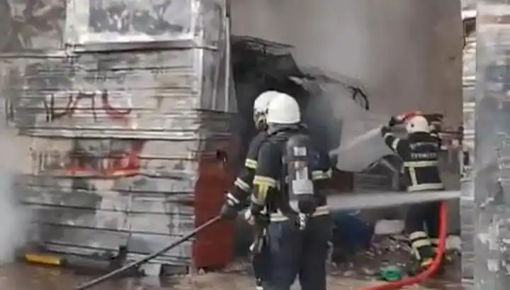 Şanlıurfa'da Korkutan Yangın: Hurda Deposu Alev Alev Yandı