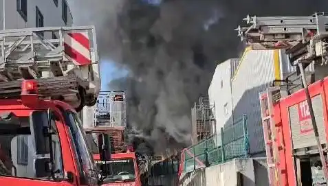Tuzla'daki Fabrika Yangını Kontrol Altına Alındı: Son Durum Nedeniyle Yalnızca Maddi Zarar Var