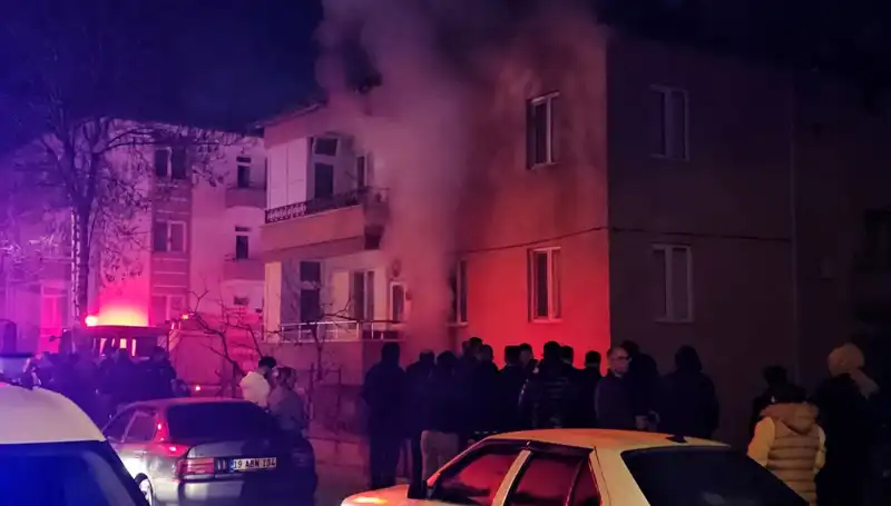 Çorum'da Bodrum Katında Çıkan Yangın, 10 Kişiyi Dumandan Kaygılandırdı