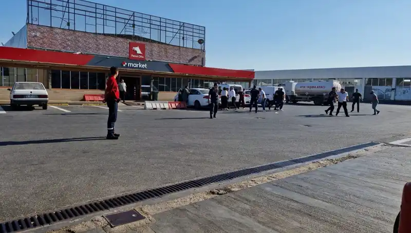 Akaryakıt İstasyonunda Omuz Atma Kavgası: İki Aile Arasında Çıkan Gerginlik