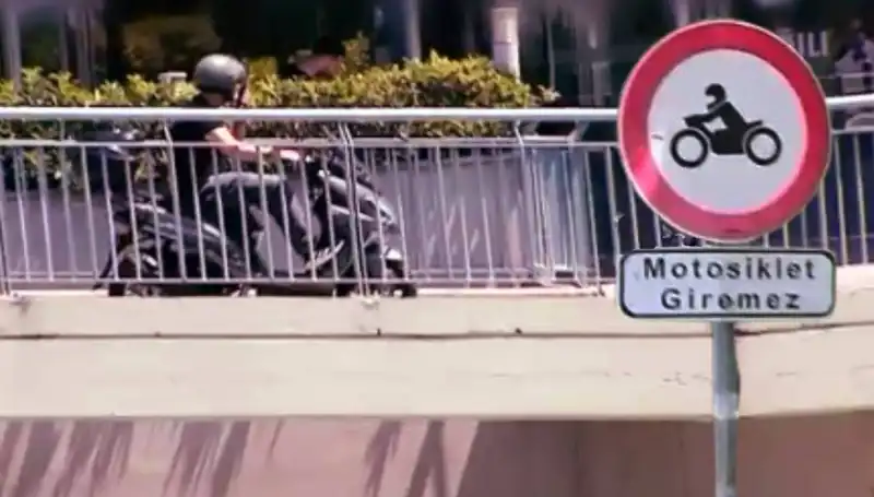 Üst Geçitler Motokuryelerin Tahakkümünde: Sürücüler İsyanda!