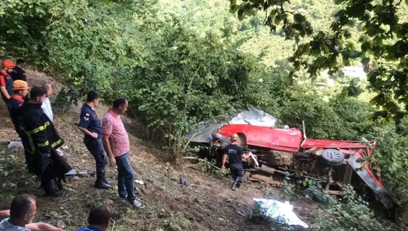 Fındık İşçilerini Taşıyan Araç Şarampole Yuvarlandı: Can Kaybı ve Yaralılar Var