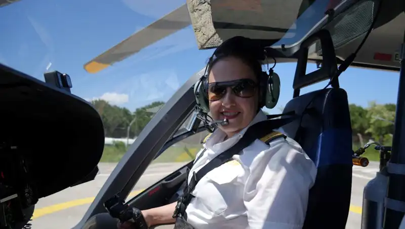 Türkiye'nin İlk ve Tek Kadın Ambulans Helikopter Pilotuyla Tanışın