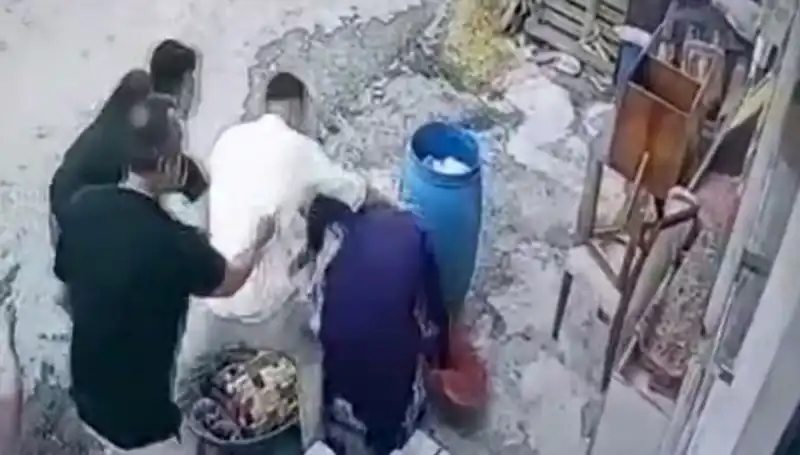 Başakşehir'de Bidon Kavgası İçin Çıkan Tartışma Kanlı Bitti