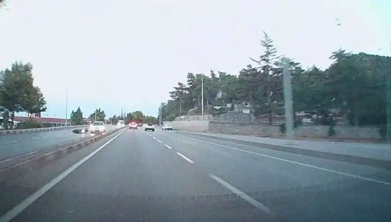 Otomobil ve Motosiklet Çarpıştı: Acil Yardım Olay Yerinde!
