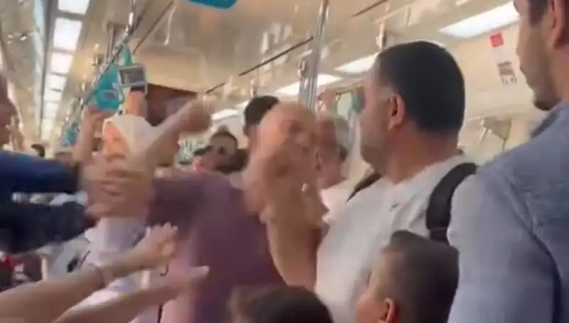Marmaray’da Yumruklu Kavga: Yolcular Arasında Gerilim Tırmandı