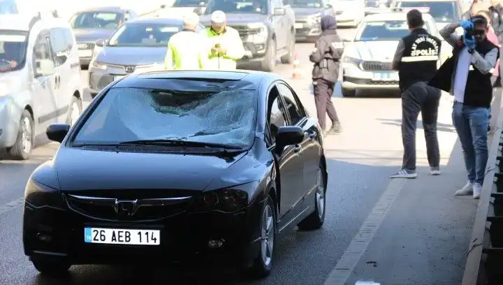 Köprüdeki Şok Olay: Kimlik Kontrolü Yapan Polisi Atlayarak Kaçmaya Çalıştı!