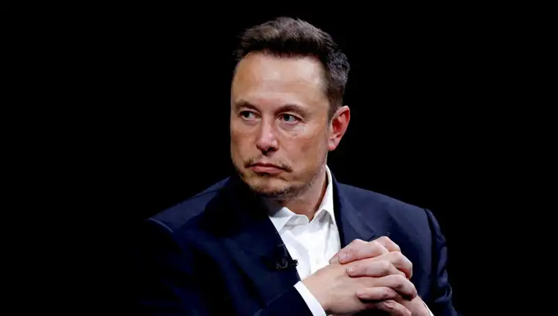 Musk'tan Çarpıcı Açıklama: Robotların Cerrahları Geçeceği Tarih Açıklandı!