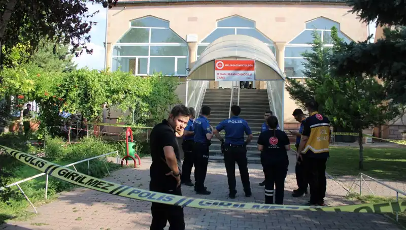 İğrenç Olay: Husumetlisini Namaz Kılarken Boğazından Kesip Öldürdü