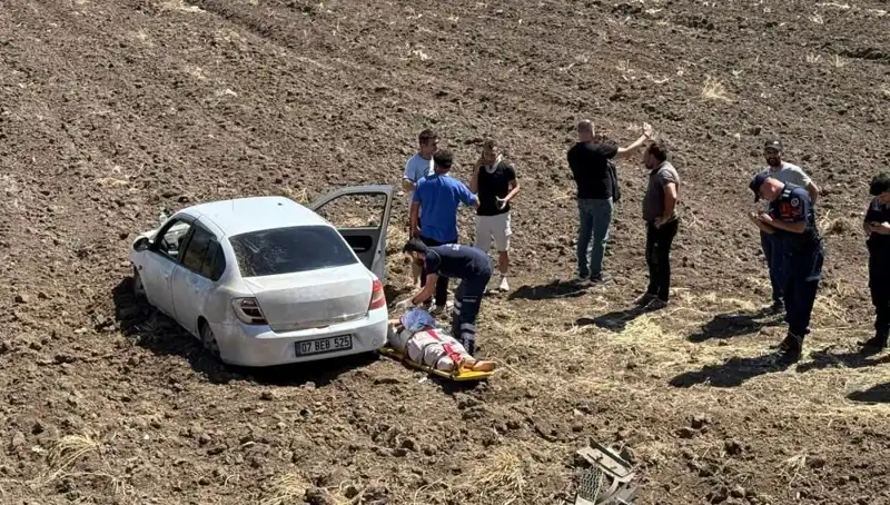 Osmaniye'de Otomobil Tarlaya Uçtu: Üç Yaralı, Neler Yaşandı?