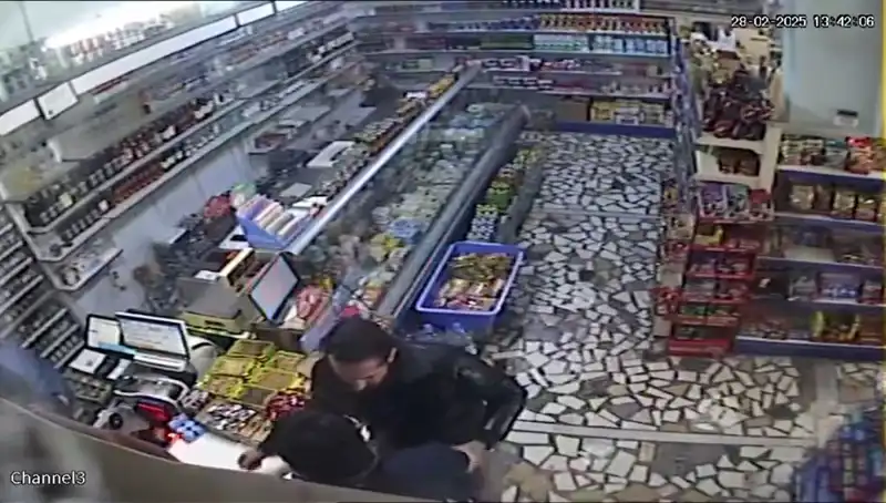 Cezaevi Firarisi Markette Kaos Yaratırken Güvenlik Kameralarının Gözünden Kaçmadı
