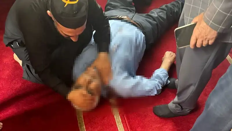 Camide Namaz Kılarken Bıçaklanan Adamın Hayati Tehlikesi Sürüyor