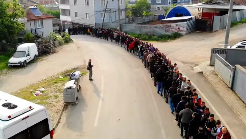 Bursa'daki Mahallede Bayramlaşma Gelenekleri Devam Ediyor