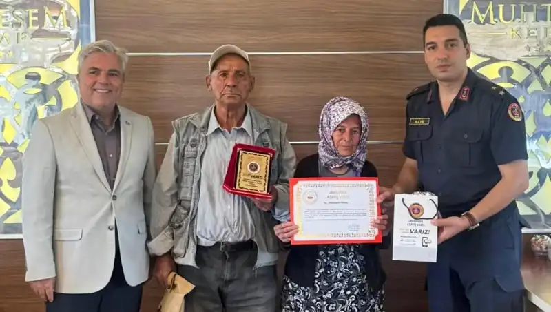Jandarmaya Ev Bağışlayan Ailenin Duygulandıran Hikayesi
