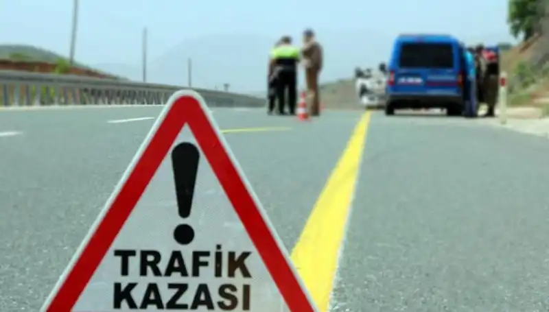 Otomobil ve Kamyon Çarpıştı: Kağıthane'de Feci Kaza Sonrası Acı Bilanço