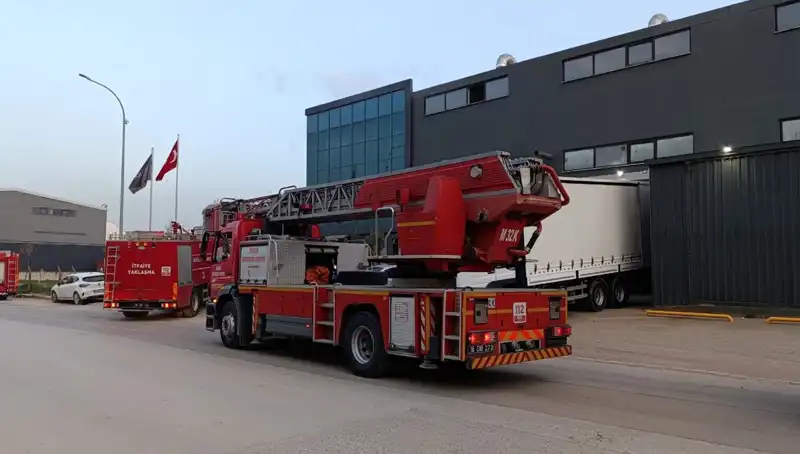 İnegöl'de Fabrikada Çıkan Yangın, Şehirde Panik Atmosferi Yarattı