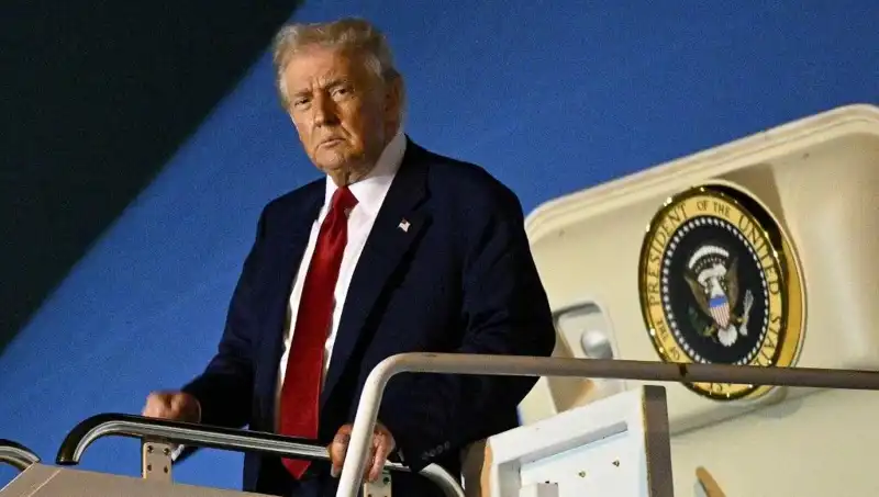 Katar'ın 400 Milyon Dolarlık Jetinin Gizemi: Trump'a Uçuş!