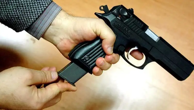 Silahını Kurcalarken Kendini Vuran Genç, Şehirde Şok Etkisi Yarattı