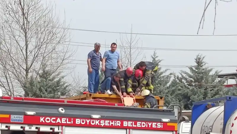 Tehlikeli Madde Taşıyan TIR, Tankın İçine Düşerek Kaza Yaptı!