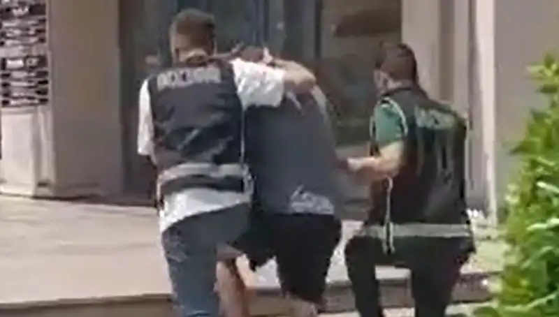 Yabancı Turistin Sahte Dövizle Alışveriş Skandalı: Hızla Sınır Dışı Edildi!