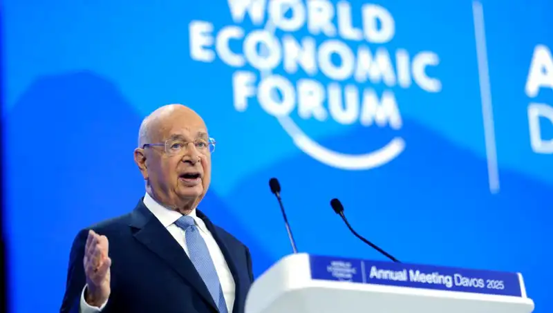 Davos Zirvesi'nin Mimarı Klaus Schwab Görevini Bıraktı!