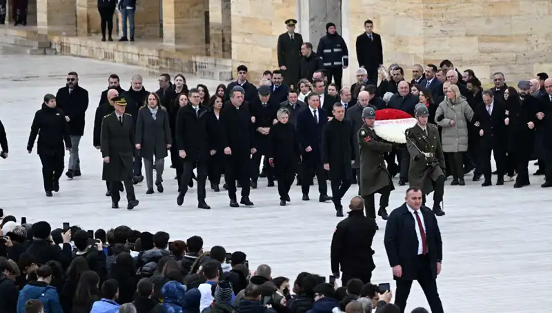 CHP Genel Başkanı Özel, Anıtkabir’i Ziyaret Etti: Yeni Yönetimle İlk Adım