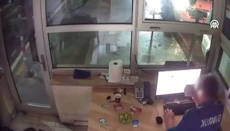 Kapıkule Gümrük Kapısı’nda Rüşvet Operasyonu: 23 Memur Tutuklandı!