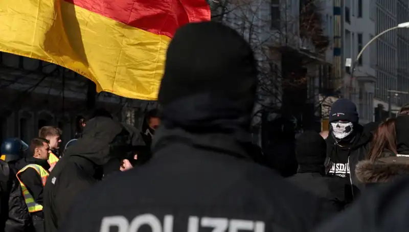 Berlin’de Türk Market Zincirine Düzenlenen Silahlı Saldırı Üzerine Endişeler Artıyor