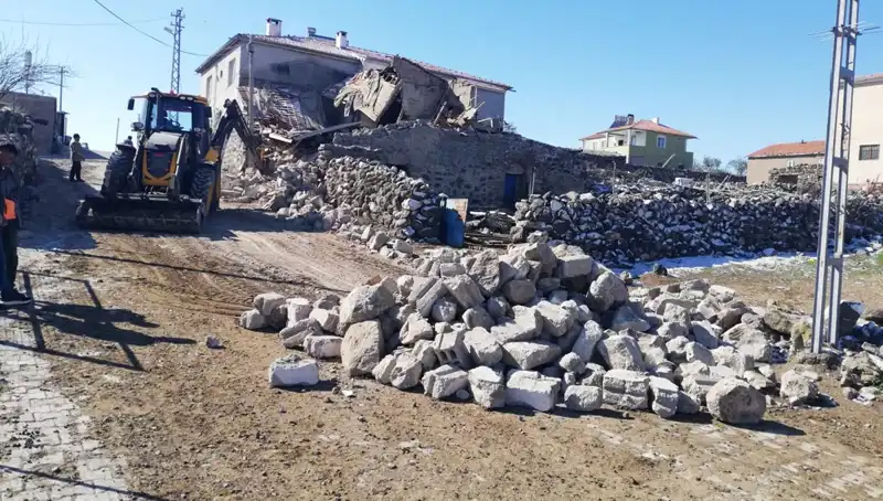 Kayseri'de Üzücü Olay: Ahır Çöktü, 35 Hayvan Hayatını Kaybetti!