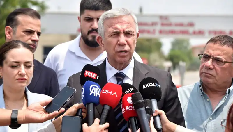 Mansur Yavaş, Muhittin Böcek'i Ziyaret Etti: İşbirliği Mesajları Verildi