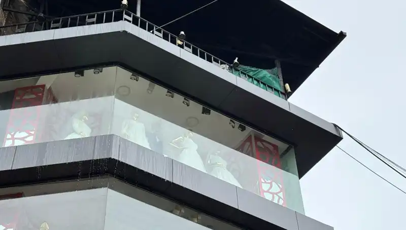 Şehir Merkezindeki Giyim Mağazasında Korkutan Yangın Paniğe Neden Oldu
