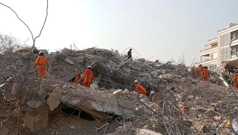 Türk Kurtarma Ekipleri Myanmar'da: Enkaz Altından Gelecek Umut