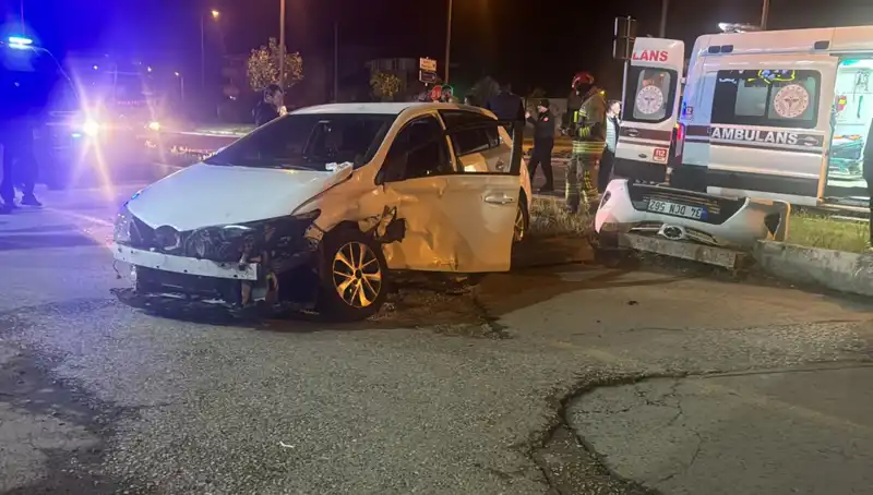 Pikap ve Otomobil Kaza Yaptı: Yerel Trafik Durumu Tedirgin Ediyor