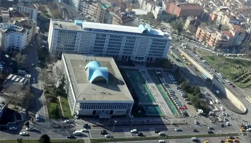 İBB Soruşturmasında Enderun WhatsApp Grubu Mesajları Neden İnceleniyor?
