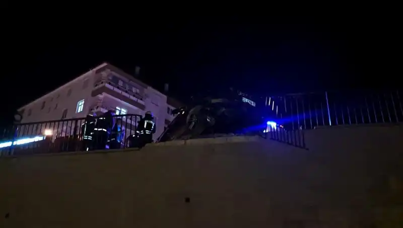 Kontrolden Çıkan Araç Bariyere Çarptı, Hayat Nefes Kesti