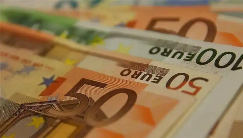 Euro, Tarihinin Zirvesinden Aşağıya Düşüş Yaşadı