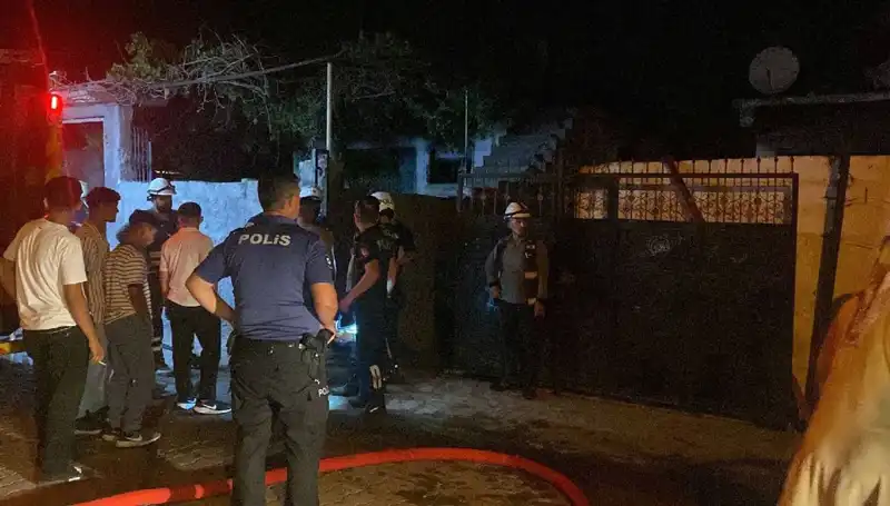 Ailenin Evi Yanarken, Linçten Polise Sığınan Genç Kız!