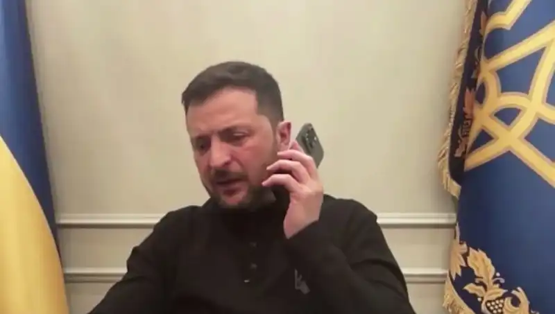 Zelenski'nin Basın Toplantısında Macron'un Sürpriz Telefonu!