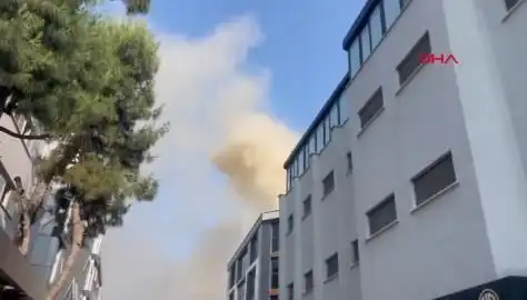 İstanbul'daki 4 Katlı İş Merkezinde Yangın: Nedenleri ve Müdahale Süreci