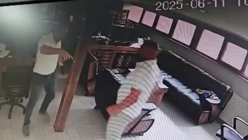 Alacak Verecek Meselesi Kanlı Biti: Bir Kalfa, İş İnsanını Katletti!