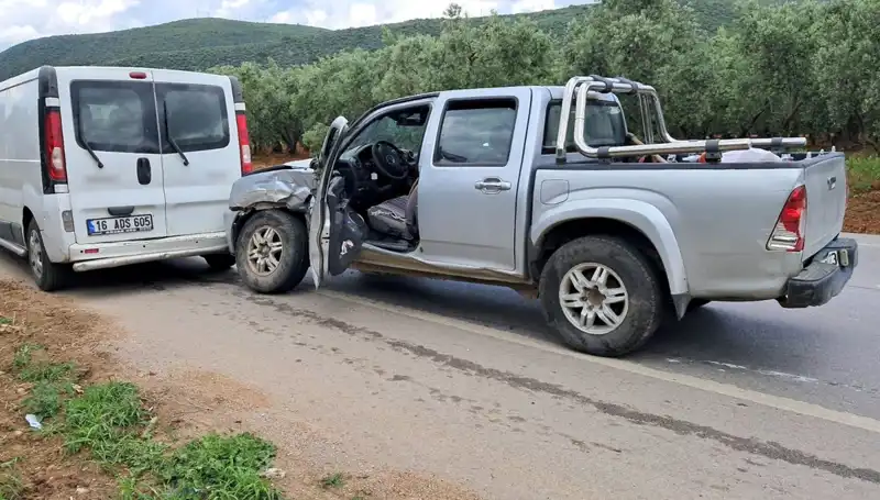 Bursa'da Minibüs ve Kamyonet Çarpıştı: Yaralıların Durumu Ne?