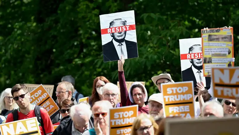 Trump İskoçya'da Golf Oynarken Protestolarla Karşılaştı!