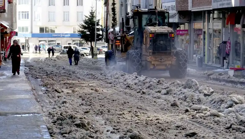 Sarıkamış'ta Kış Hazırlıkları Başladı: Kar ve Buz Temizliği Hızla Devam Ediyor