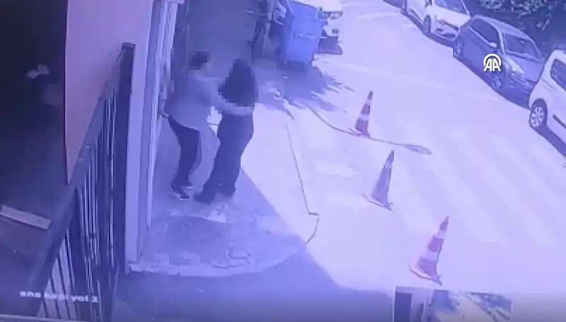 İstanbul'da Lise Tuvaletinde Dehşet Veren Olay: Öğrenciler Şokta